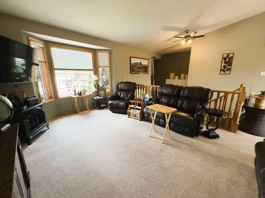 2423 7 Avenue NE Medicine Hat AB T1C1Y7