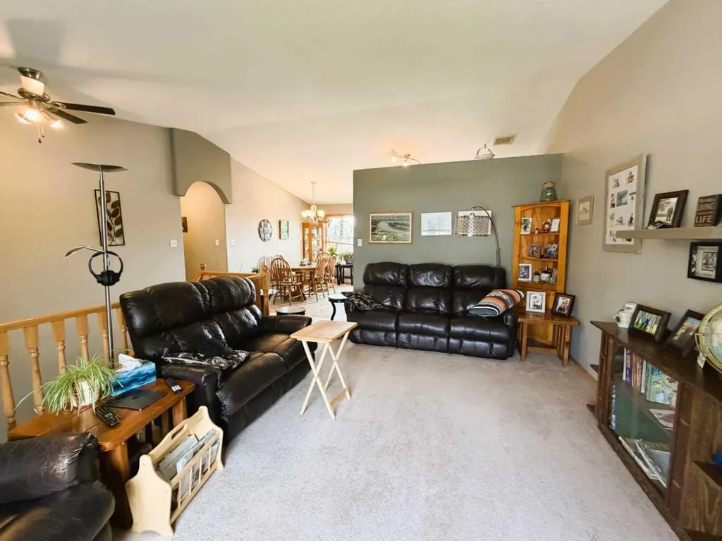 2423 7 Avenue NE Medicine Hat AB T1C1Y7