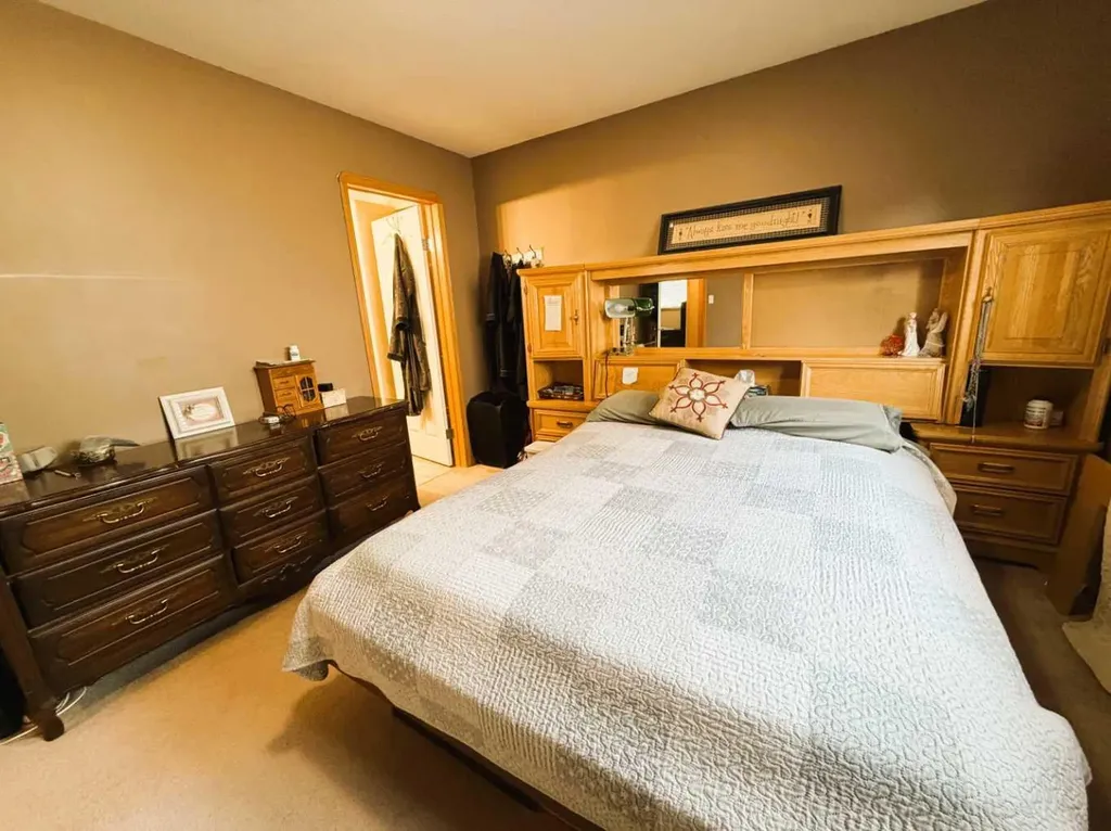 2423 7 Avenue NE Medicine Hat AB T1C1Y7