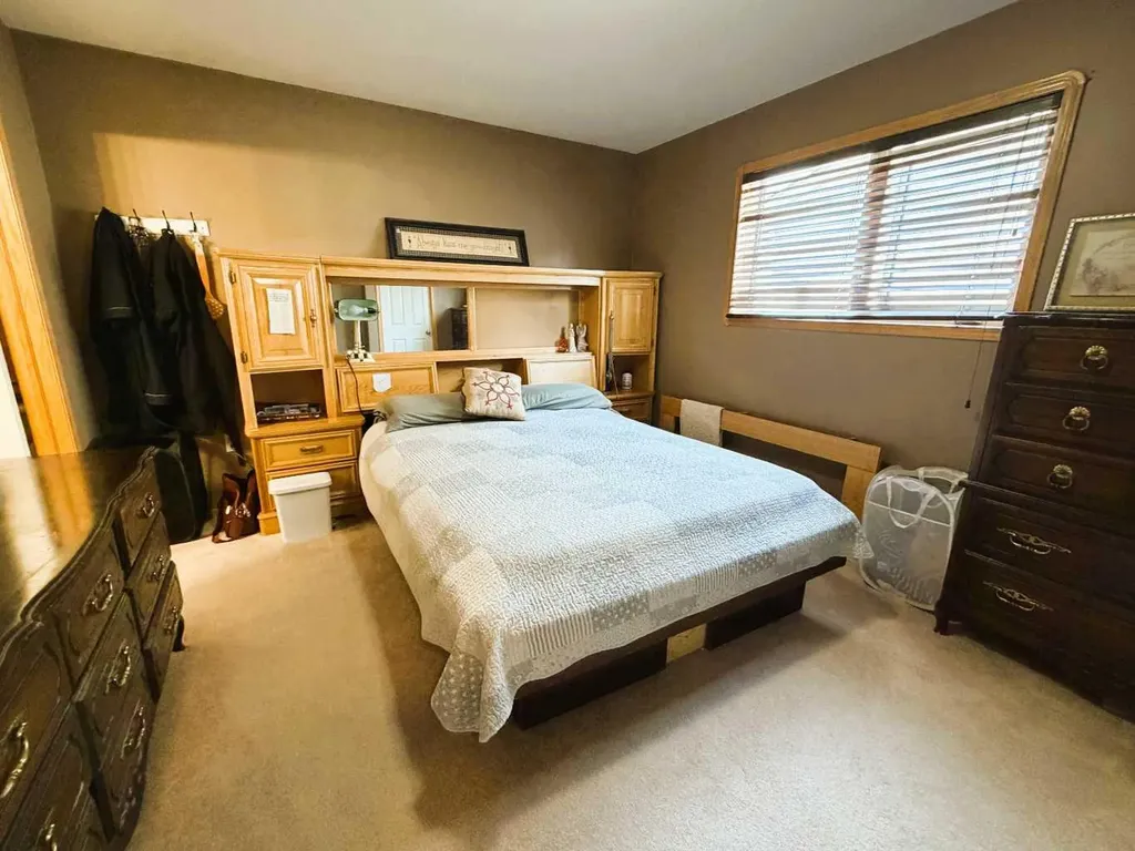 2423 7 Avenue NE Medicine Hat AB T1C1Y7