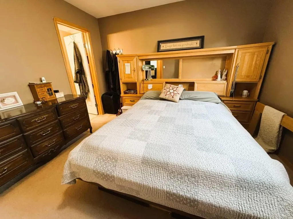 2423 7 Avenue NE Medicine Hat AB T1C1Y7