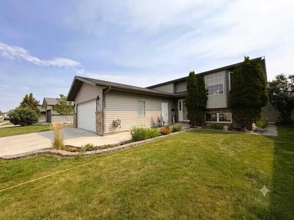 2423 7 Avenue NE Medicine Hat AB T1C1Y7