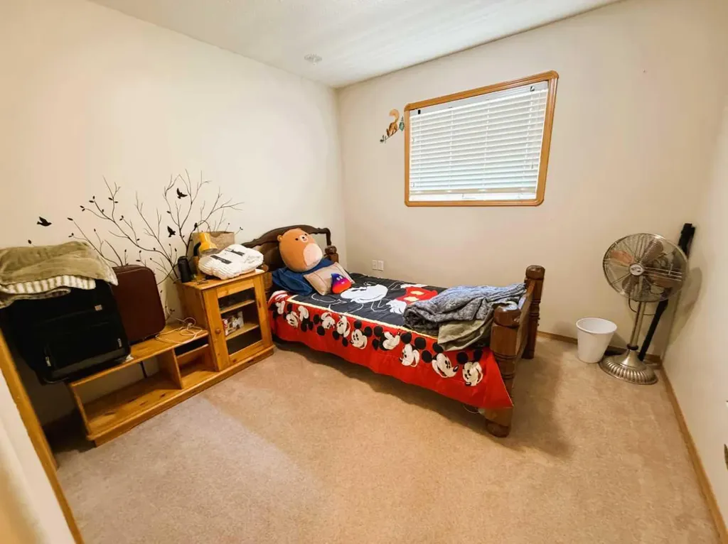 2423 7 Avenue NE Medicine Hat AB T1C1Y7