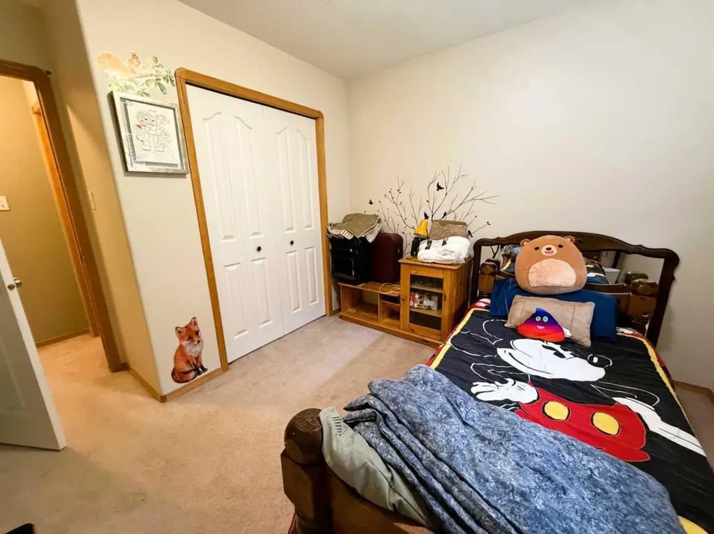 2423 7 Avenue NE Medicine Hat AB T1C1Y7