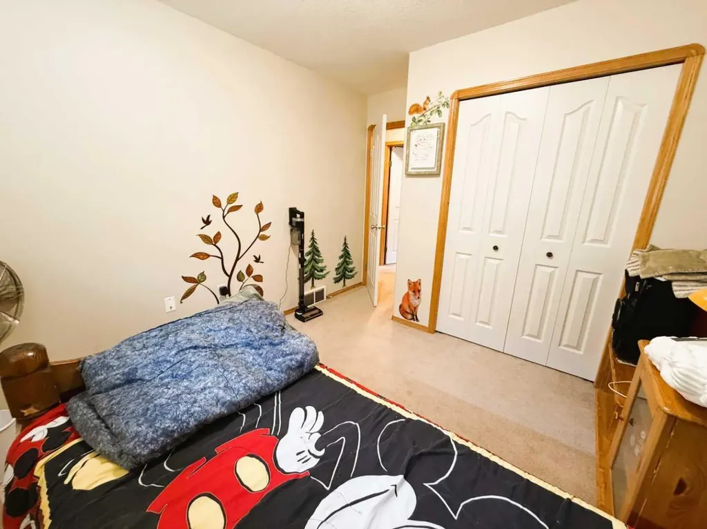 2423 7 Avenue NE Medicine Hat AB T1C1Y7