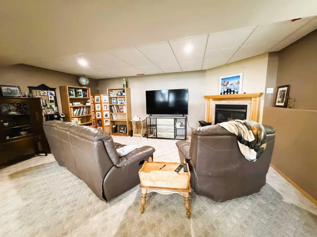 2423 7 Avenue NE Medicine Hat AB T1C1Y7