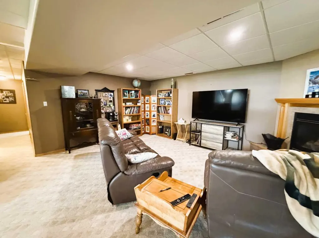 2423 7 Avenue NE Medicine Hat AB T1C1Y7