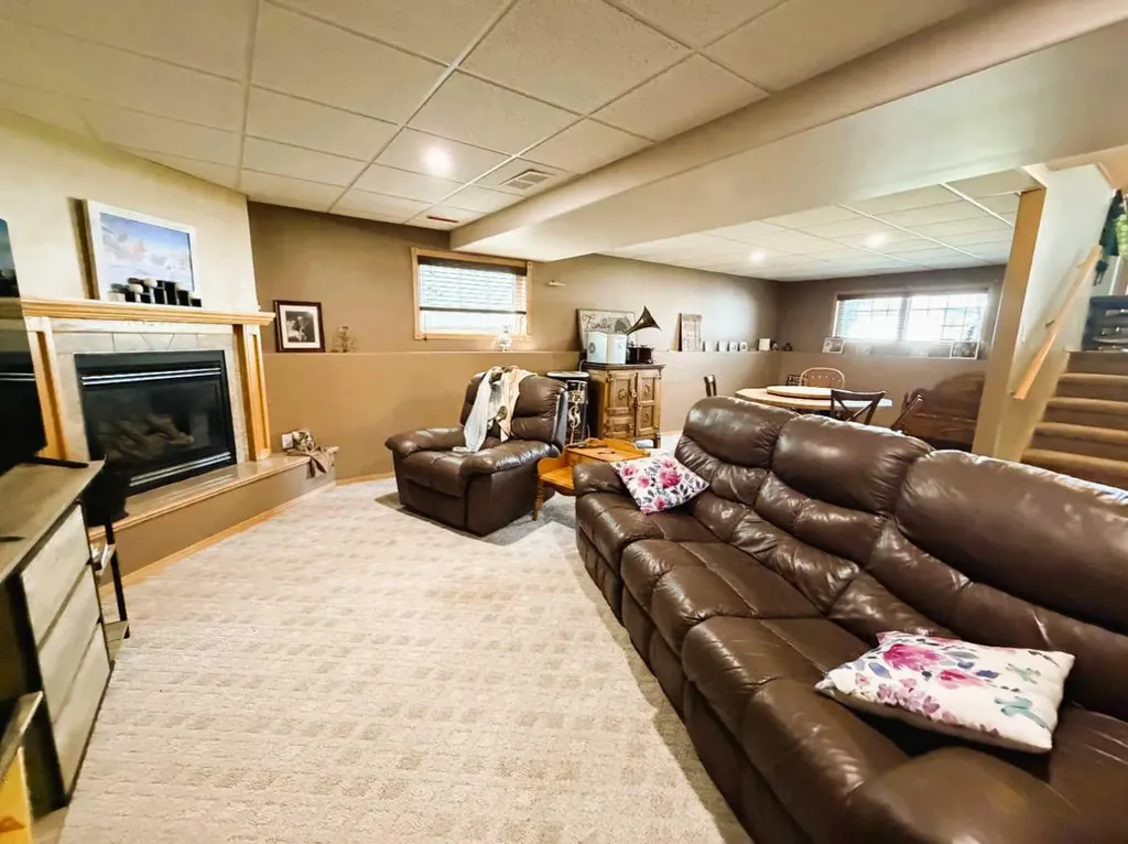 2423 7 Avenue NE Medicine Hat AB T1C1Y7