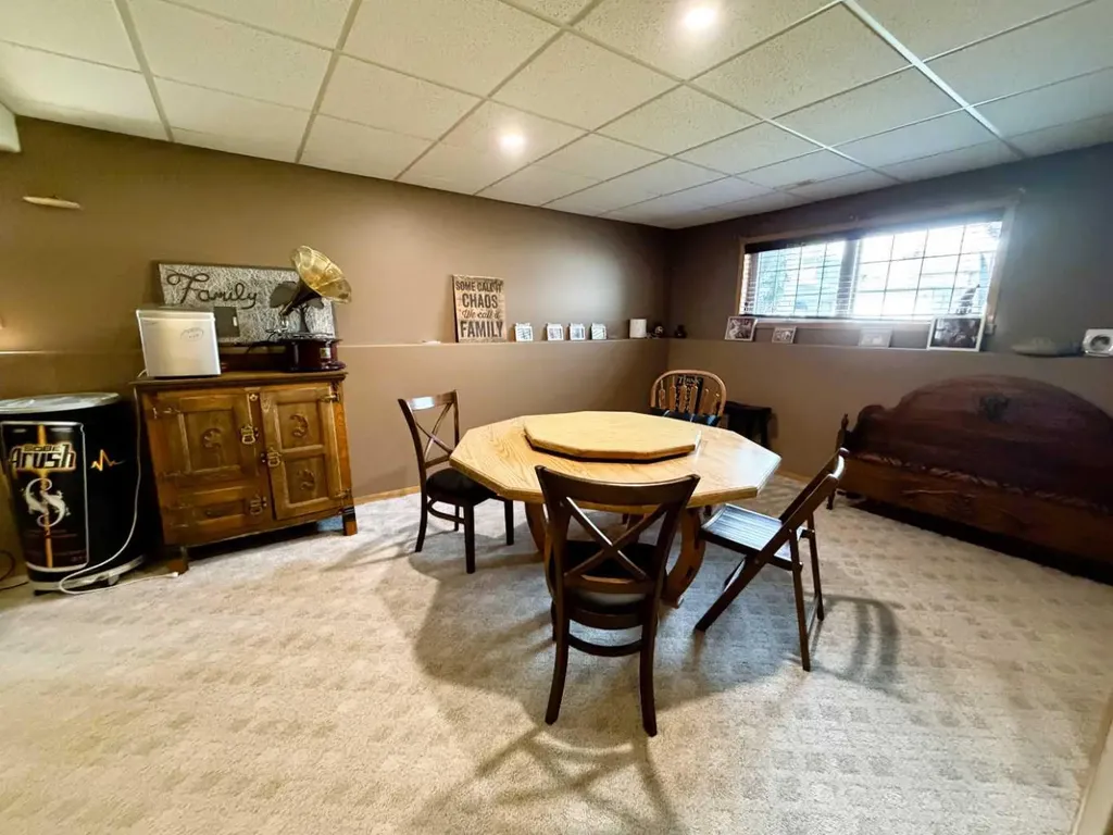 2423 7 Avenue NE Medicine Hat AB T1C1Y7
