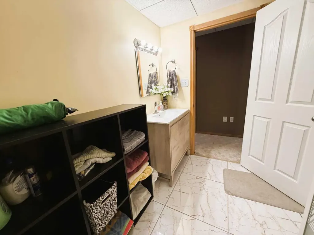 2423 7 Avenue NE Medicine Hat AB T1C1Y7