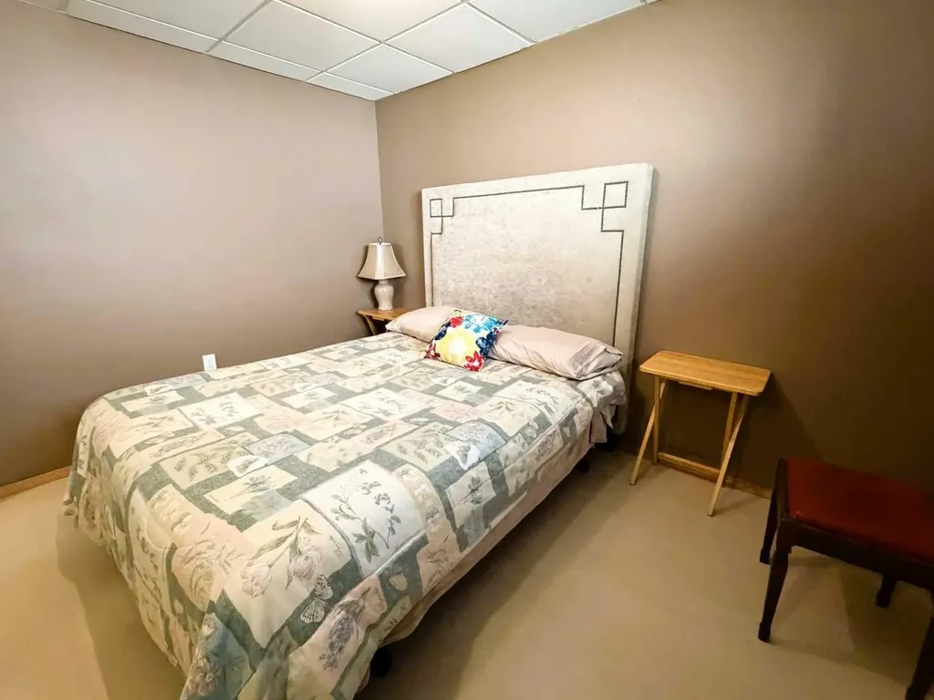 2423 7 Avenue NE Medicine Hat AB T1C1Y7