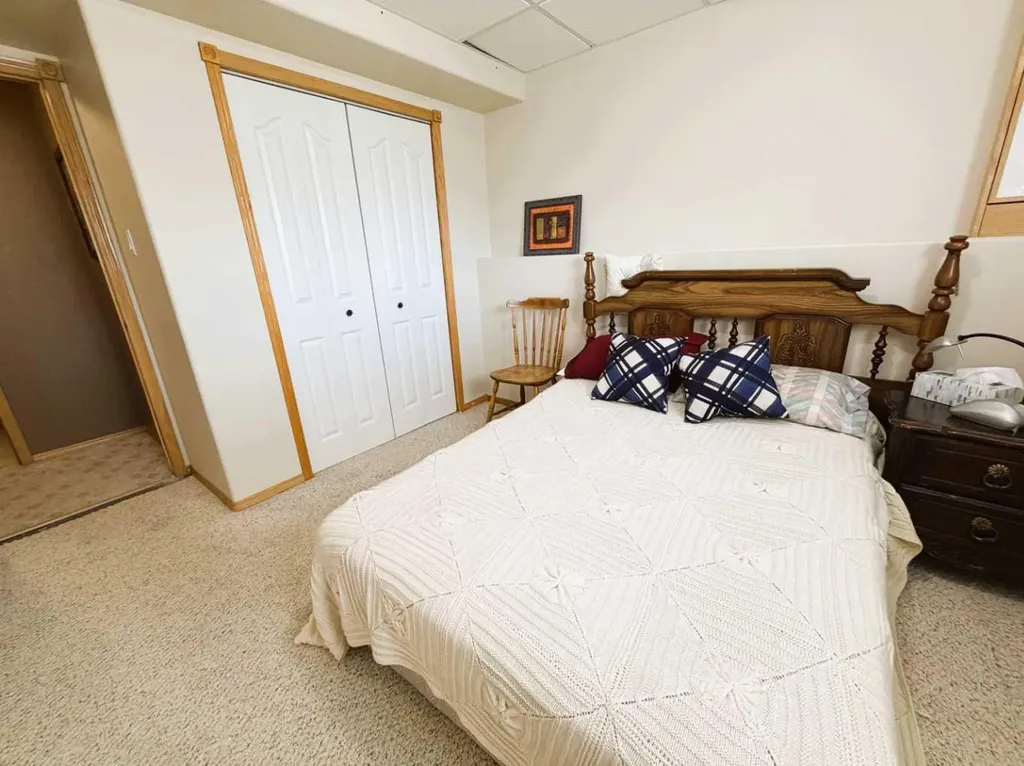 2423 7 Avenue NE Medicine Hat AB T1C1Y7