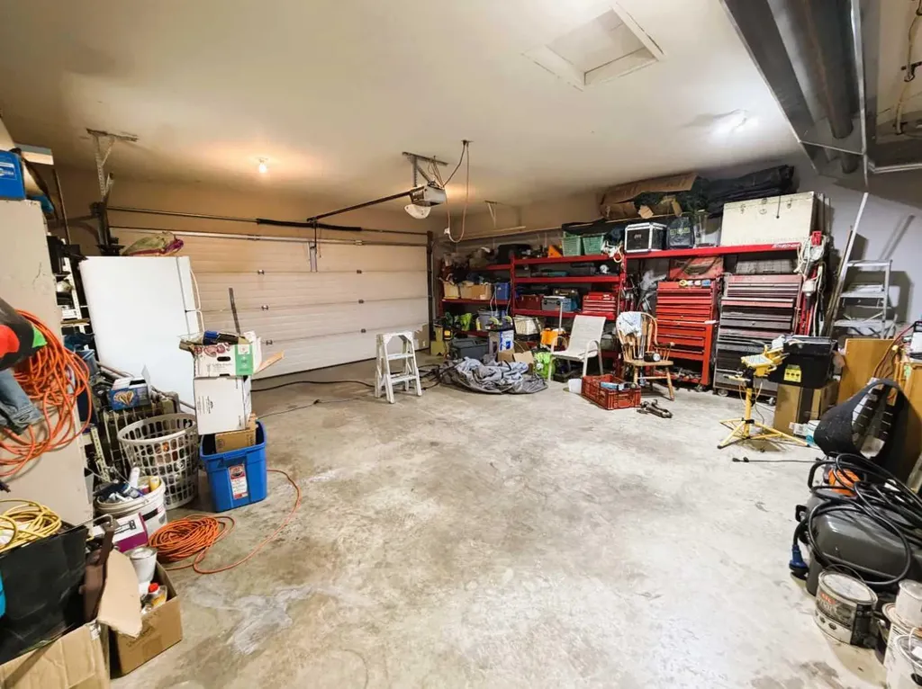 2423 7 Avenue NE Medicine Hat AB T1C1Y7