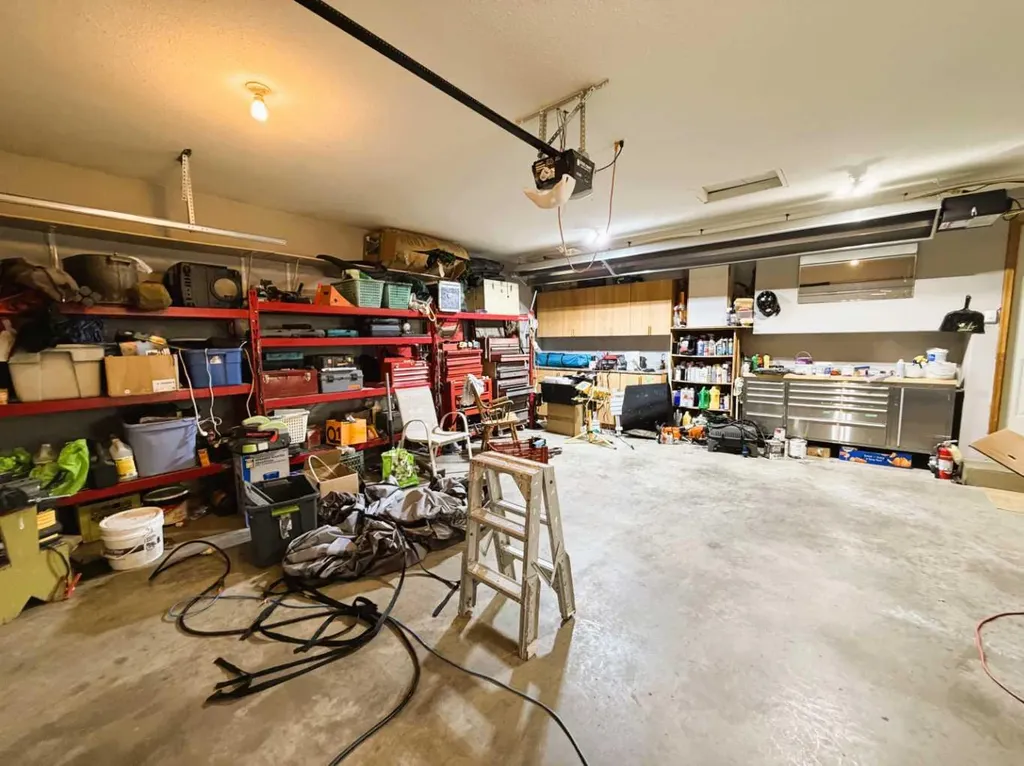 2423 7 Avenue NE Medicine Hat AB T1C1Y7