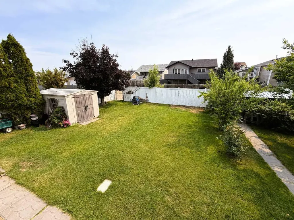 2423 7 Avenue NE Medicine Hat AB T1C1Y7