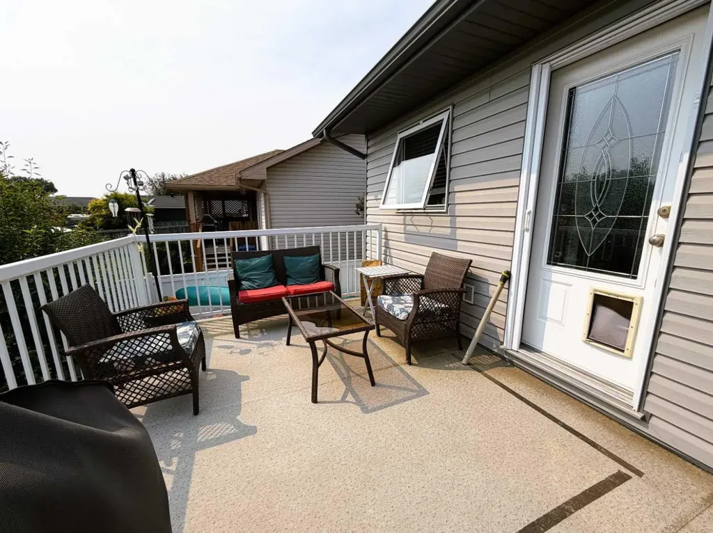 2423 7 Avenue NE Medicine Hat AB T1C1Y7