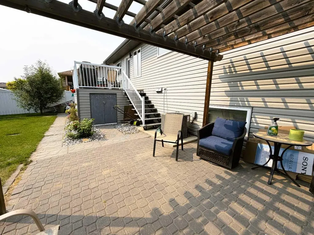 2423 7 Avenue NE Medicine Hat AB T1C1Y7