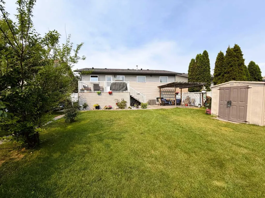 2423 7 Avenue NE Medicine Hat AB T1C1Y7