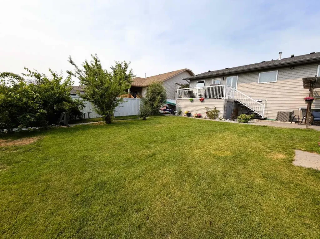 2423 7 Avenue NE Medicine Hat AB T1C1Y7