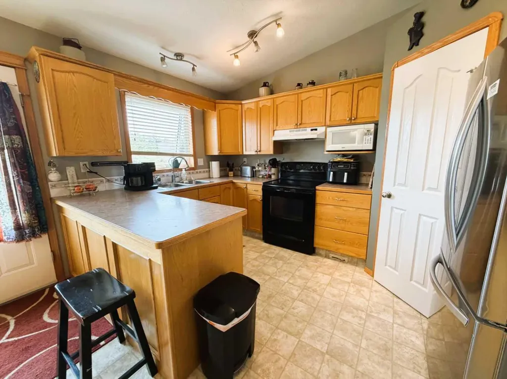2423 7 Avenue NE Medicine Hat AB T1C1Y7