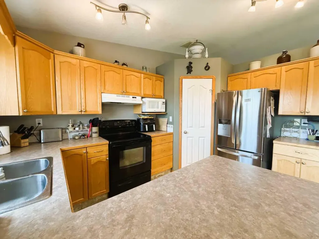 2423 7 Avenue NE Medicine Hat AB T1C1Y7