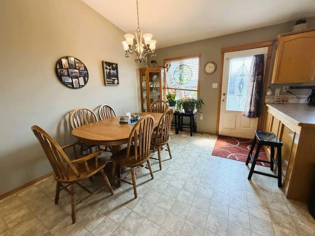2423 7 Avenue NE Medicine Hat AB T1C1Y7