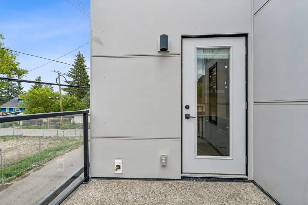 2702 17 Avenue SW Calgary AB T3E 8A5