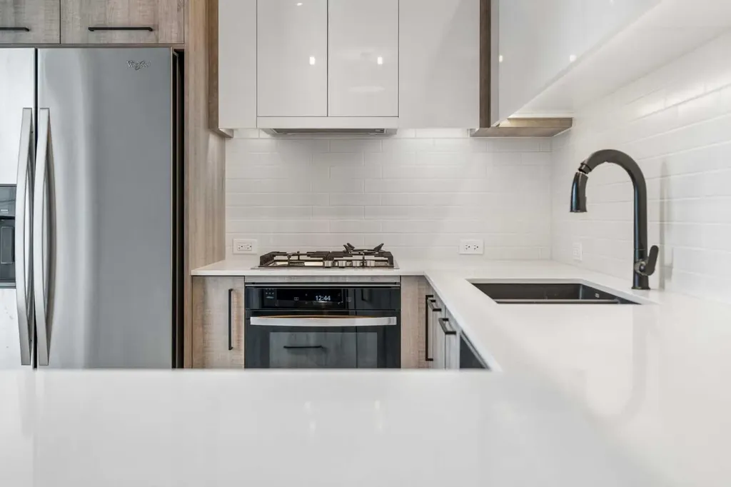 2702 17 Avenue SW Calgary AB T3E 8A5