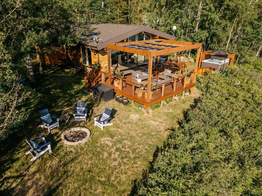 391 Birchcliff Road Birchcliff AB T4S 1R6