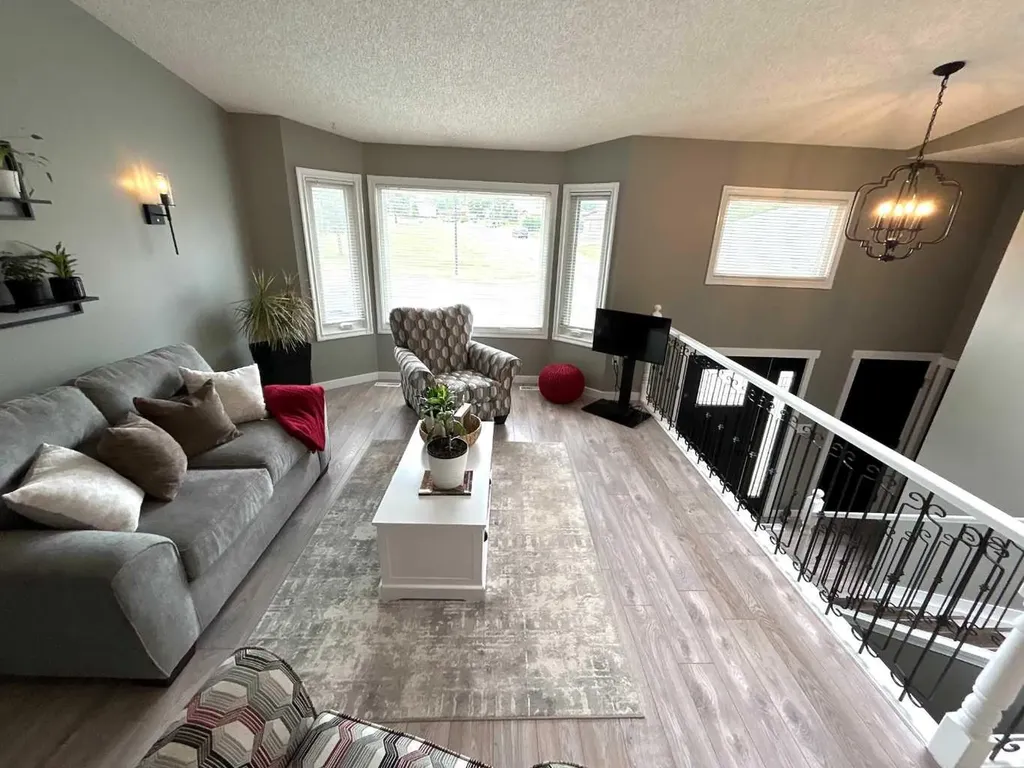 1332 17 Street SE Medicine Hat AB T1A2A8