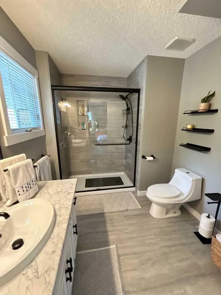 1332 17 Street SE Medicine Hat AB T1A2A8