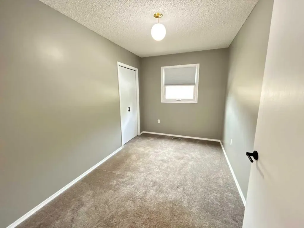 1332 17 Street SE Medicine Hat AB T1A2A8