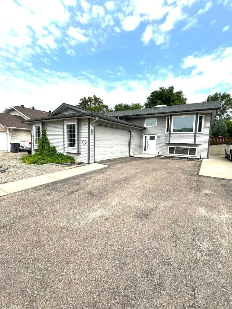 1332 17 Street SE Medicine Hat AB T1A2A8