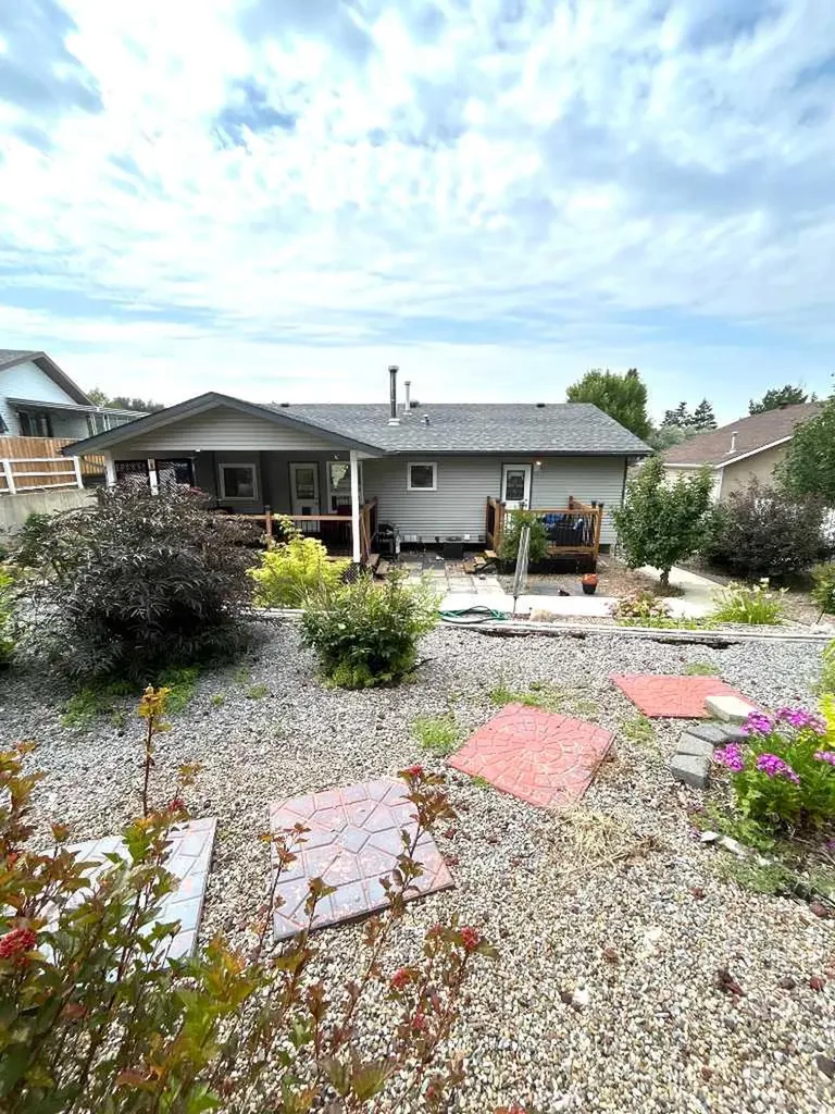 1332 17 Street SE Medicine Hat AB T1A2A8
