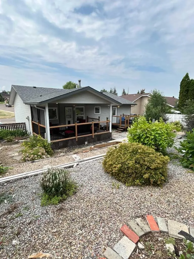 1332 17 Street SE Medicine Hat AB T1A2A8