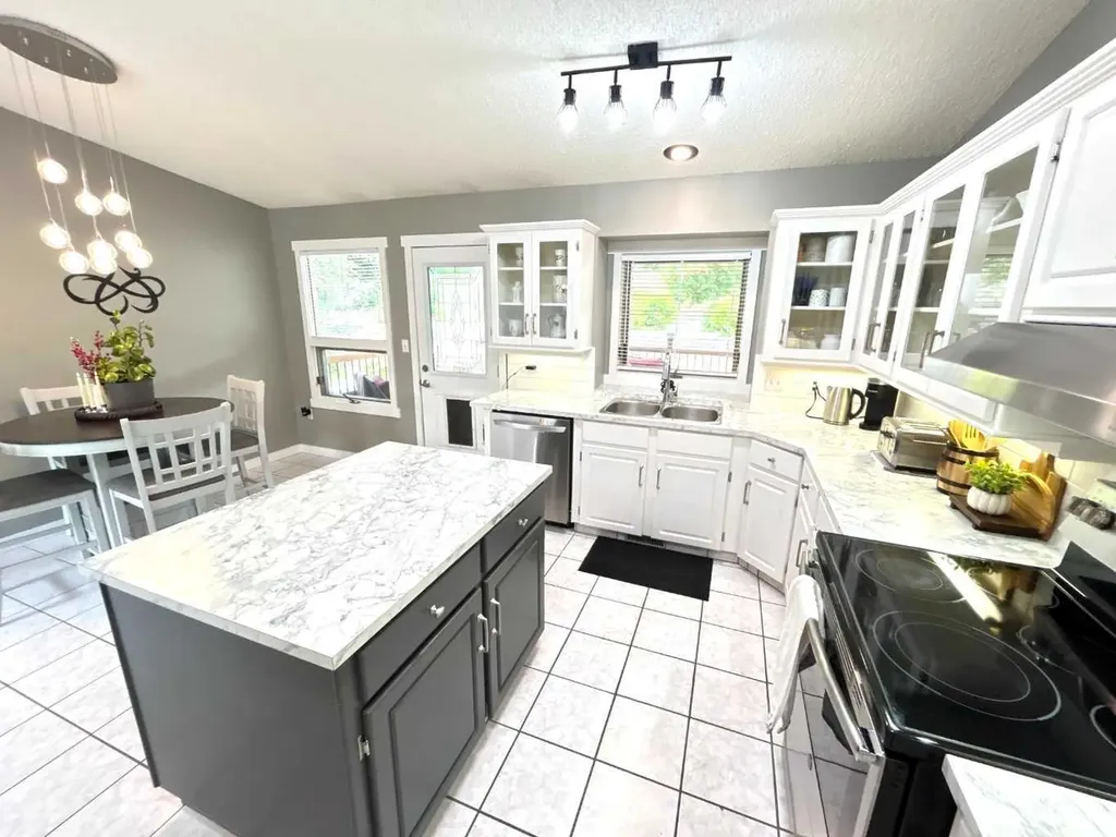 1332 17 Street SE Medicine Hat AB T1A2A8