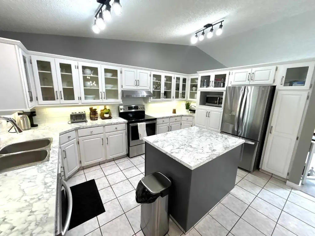 1332 17 Street SE Medicine Hat AB T1A2A8
