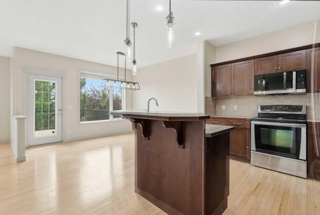47 Evanspark Circle Calgary AB T3P 0B4