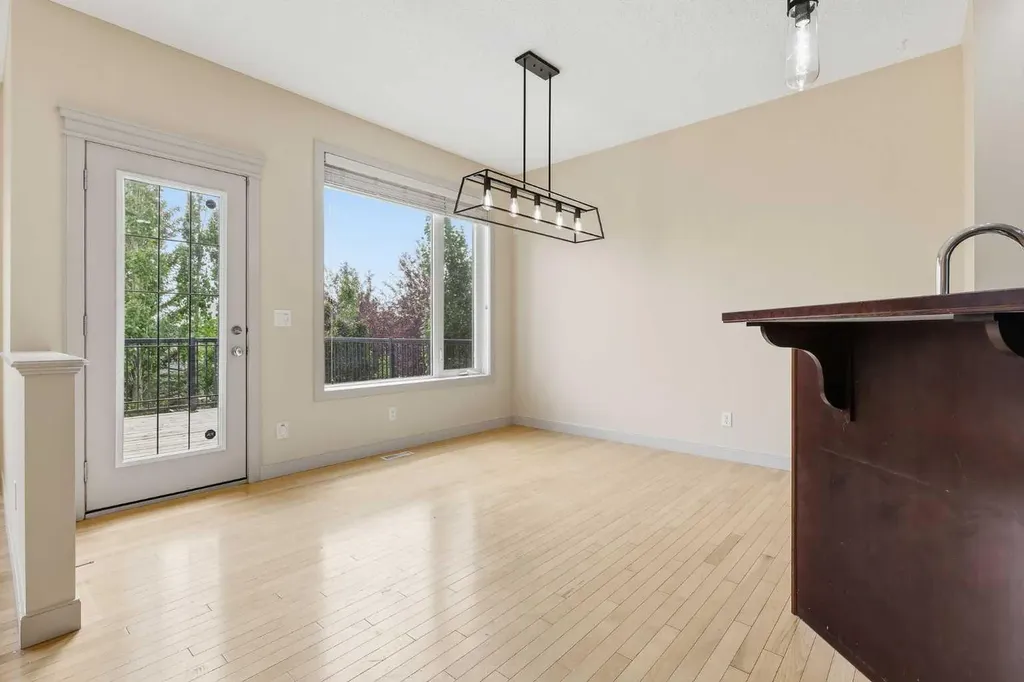 47 Evanspark Circle Calgary AB T3P 0B4
