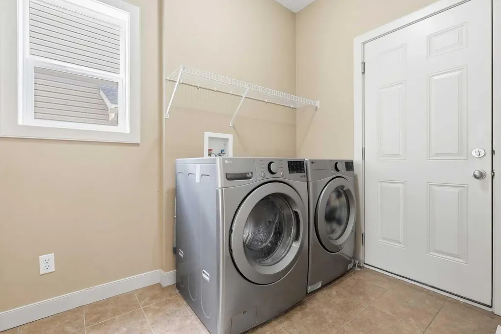 47 Evanspark Circle Calgary AB T3P 0B4