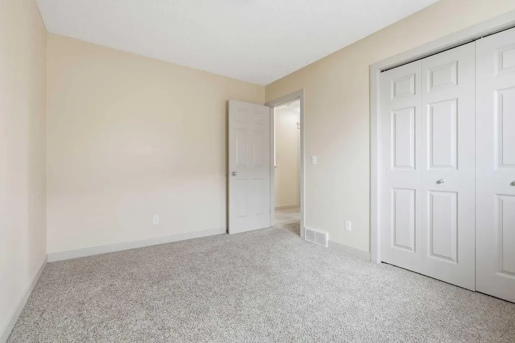 47 Evanspark Circle Calgary AB T3P 0B4
