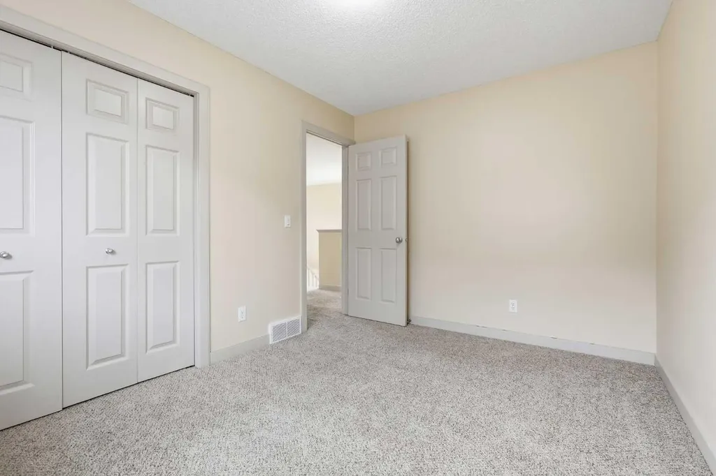 47 Evanspark Circle Calgary AB T3P 0B4