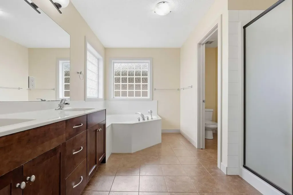47 Evanspark Circle Calgary AB T3P 0B4