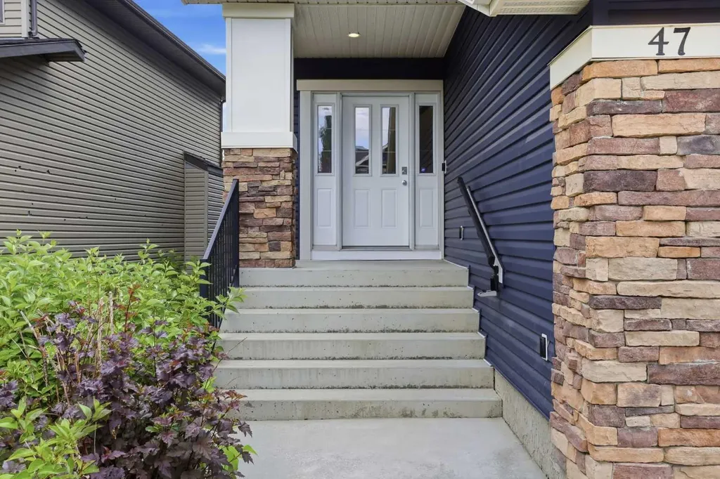 47 Evanspark Circle Calgary AB T3P 0B4