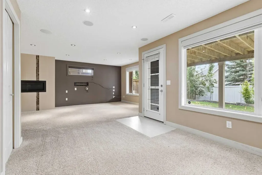 47 Evanspark Circle Calgary AB T3P 0B4