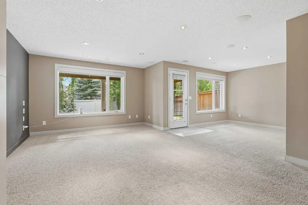 47 Evanspark Circle Calgary AB T3P 0B4