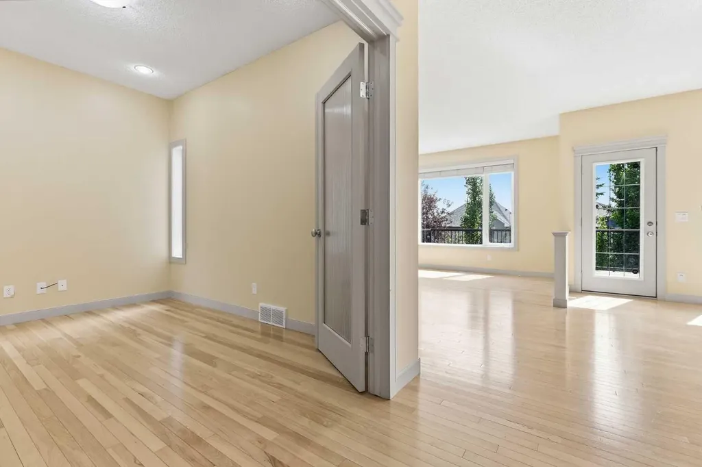 47 Evanspark Circle Calgary AB T3P 0B4