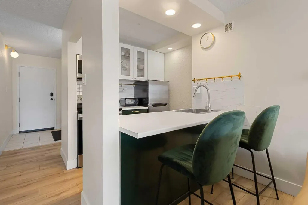 221 6 Avenue SE Calgary AB T2G 4Z9