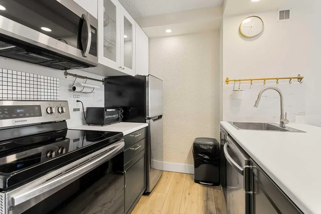 221 6 Avenue SE Calgary AB T2G 4Z9