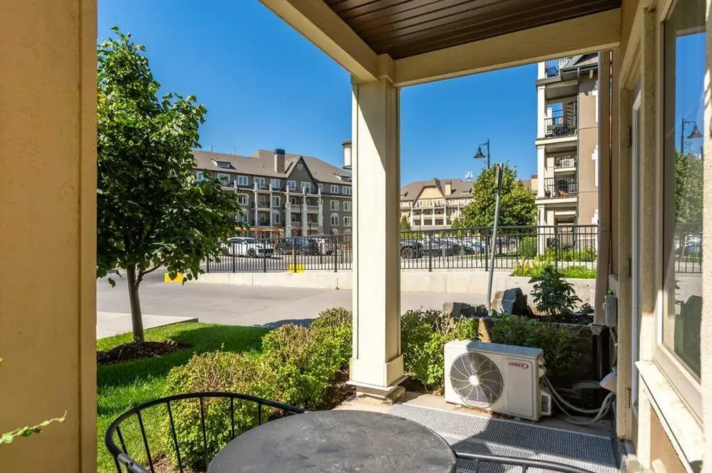 30 Mahogany Mews SE Calgary AB T3M 3H4